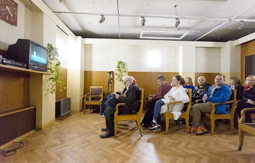 Возвращение видеосалонов: почему в 2025 году снова открывают залы на 12–20 мест